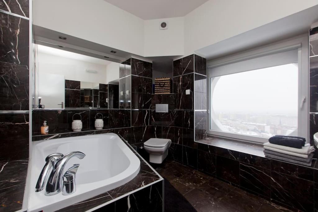 Apartment 100m2 Penthouse On Of The 1000mb/s, Airc. Wroclaw