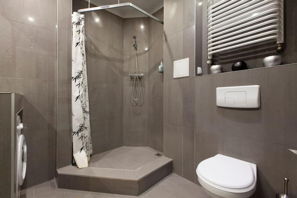 100m2 Penthouse On Of The 1000mb/s, Airc. Apartment